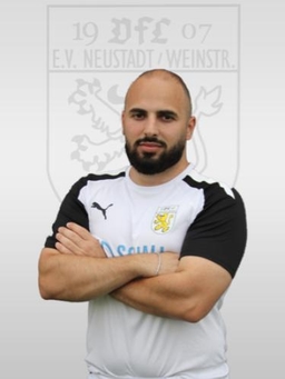Avatar Bild für Elyesa Soyyigit