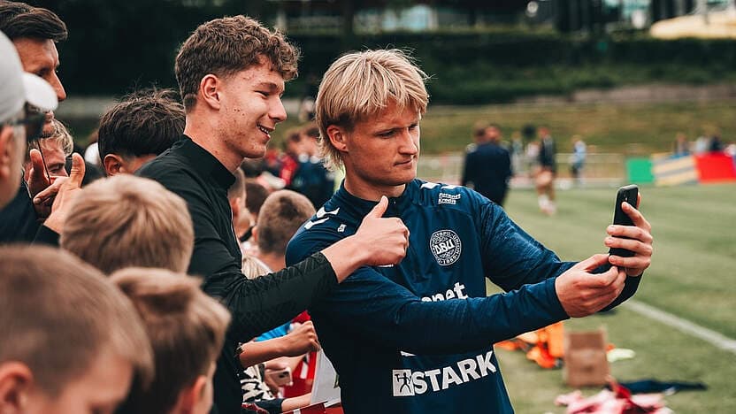 https://www.dfb.de/fileadmin/_processed_/202406/csm_305136-danemark_oeff_training_c1d8b3bd3e.jpg
